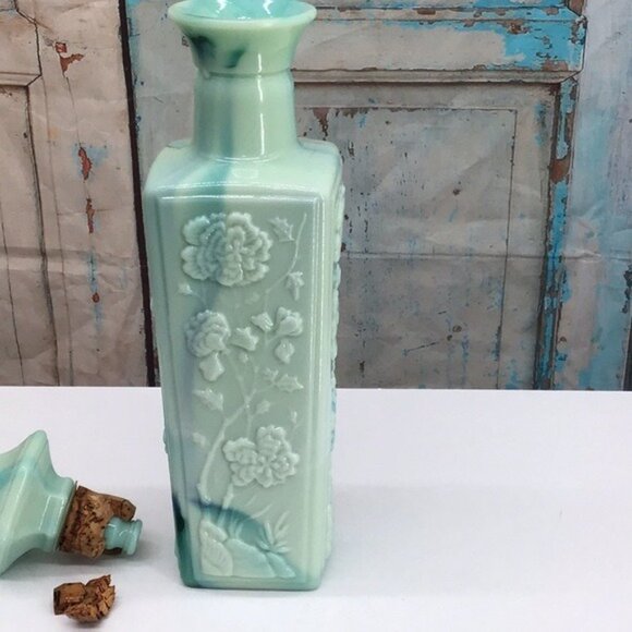 Vintage 1970 Jim Beam Blue Green Embossed Milk Glass Decanter Floral Design & Co - Picture 7 of 8